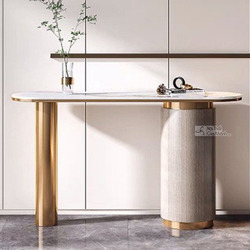 Kệ trang trí 1m2 KC6 được chụp chính diện, cận cảnh, nổi bật với mặt đá hình oval màu trắng vân nhẹ. Kệ có một chân trụ hì…