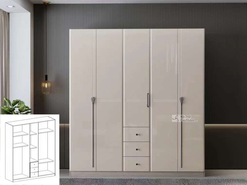 Tủ quần áo 5 cánh hiện đại BA-5-5 được chụp chính diện trong không gian phòng ngủ tối giản. Tủ có màu kem nhạt bóng, với b…