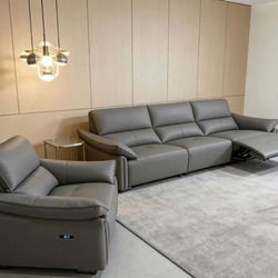 Bộ sofa băng điện SF-B8179-13 màu xám đậm, gồm một ghế đơn và một băng ba chỗ, được chụp từ góc nhìn chéo phía trước. Băng…