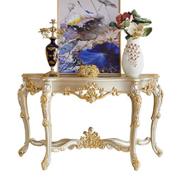 Kệ console tân cổ điển màu trắng ngọc trai với họa tiết dát vàng, chụp chính diện trên nền trắng. Kệ có mặt gỗ hình bầu dụ…