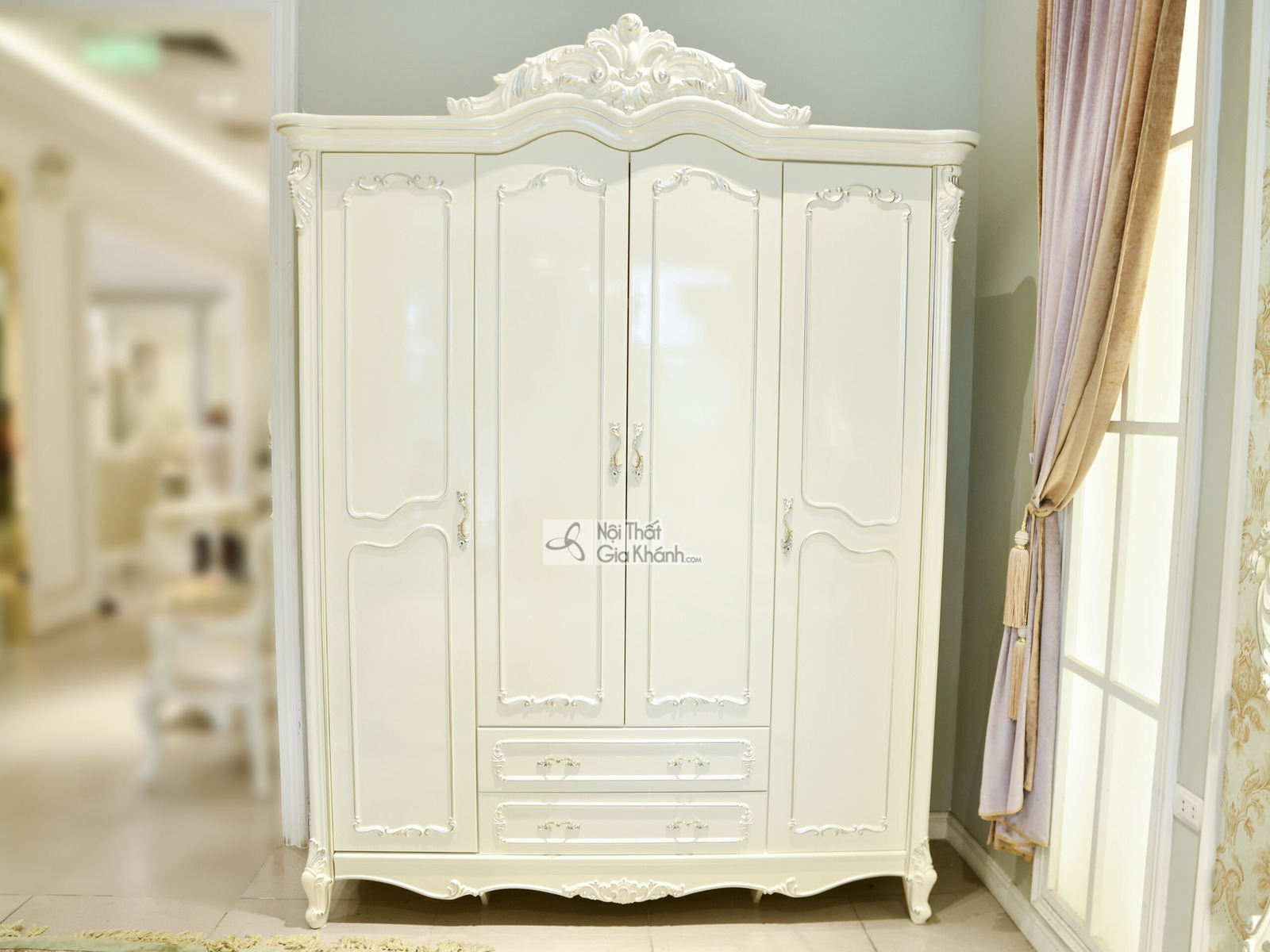 Tủ quần áo tân cổ điển Château 4 cánh màu trắng ngọc trai, chạm khắc nổi — Nội Thất Gia Khánh