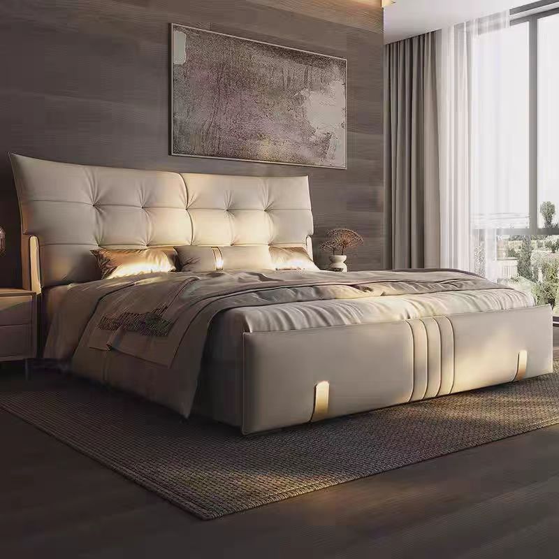 Giường ngủ CELESTE 2M bọc da cao cấp, chụp toàn cảnh từ góc nghiêng, làm nổi bật sự hài hòa giữa giường và không gian phòn…