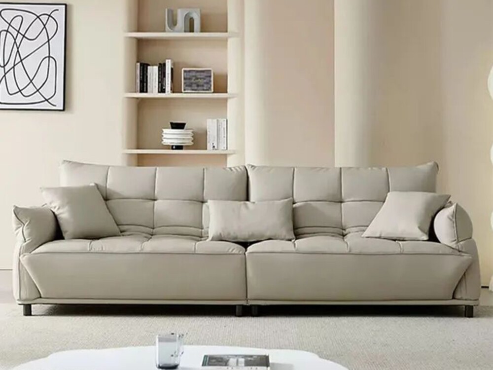 Hình ảnh cận cảnh sofa băng SFA37-4 màu nâu be nhạt, chụp chính diện, làm nổi bật các múi đệm vuông vắn và đường may tinh…