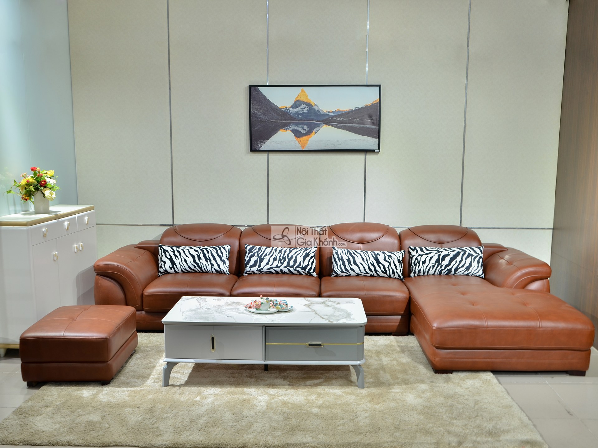 Sofa góc không chân tối giản tiết kiệm diện tích cho phòng khách hình vuông