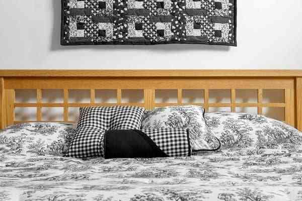 Chi tiết chạm khắc giường ngủ tân cổ điển tại Gia Khánh