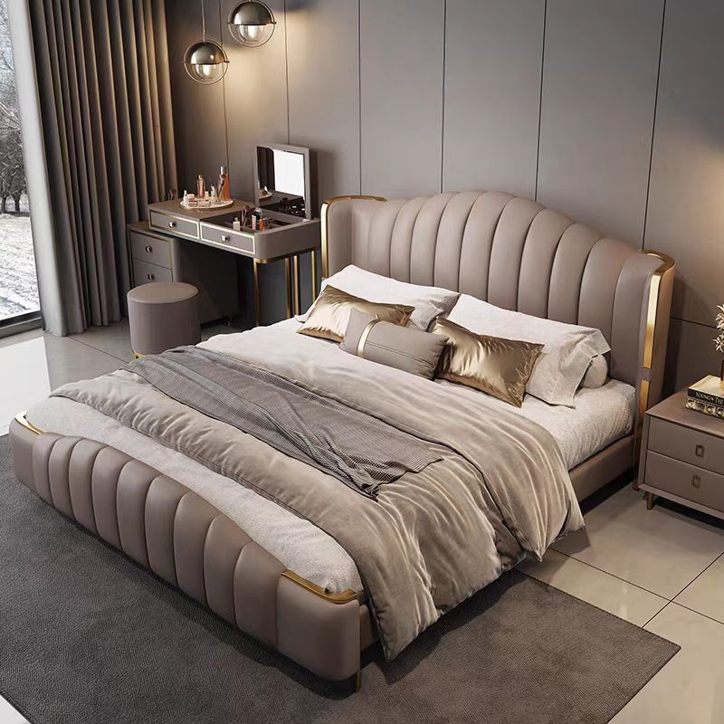 Giường ngủ bọc da cao cấp GI5375-18 được chụp từ góc chéo, hơi từ trên xuống, phô bày toàn bộ vẻ đẹp sang trọng của sản ph…