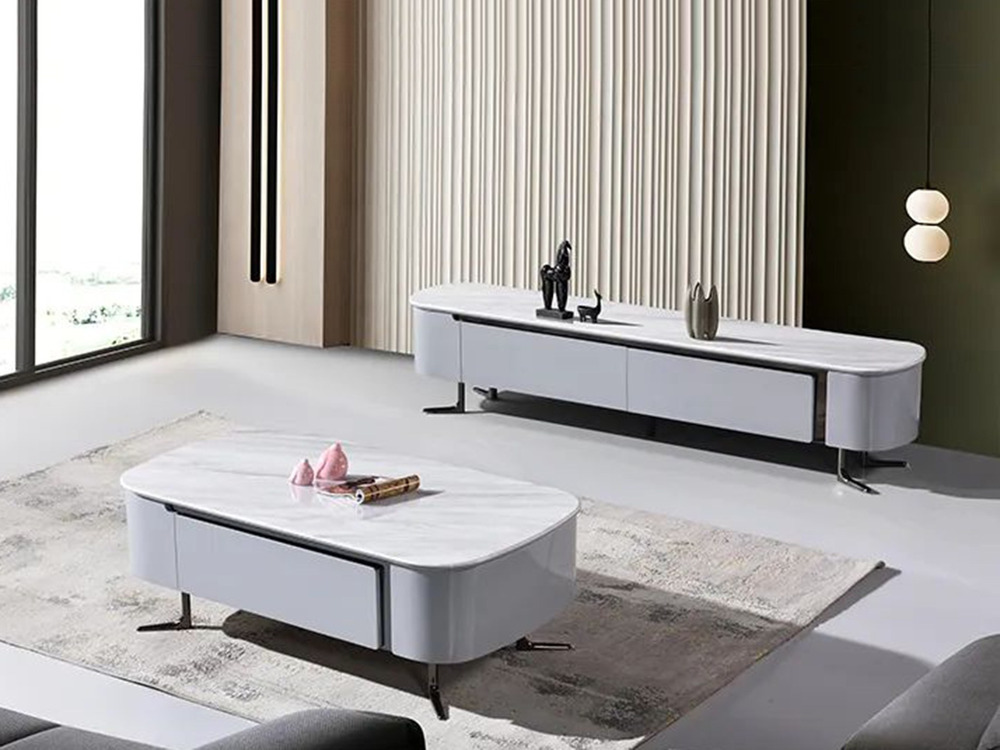 Ảnh chụp tổng thể bộ bàn trà và kệ tivi PL3008AB đặt trong không gian phòng khách hiện đại. Bàn trà hình oval và kệ tivi d…