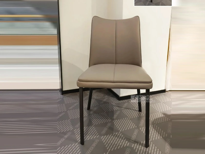 Ghế ăn hiện đại GAA-389 được chụp chính diện, nổi bật kiểu dáng tối giản với lưng ghế và đệm ngồi bọc da nhân tạo cao cấp…
