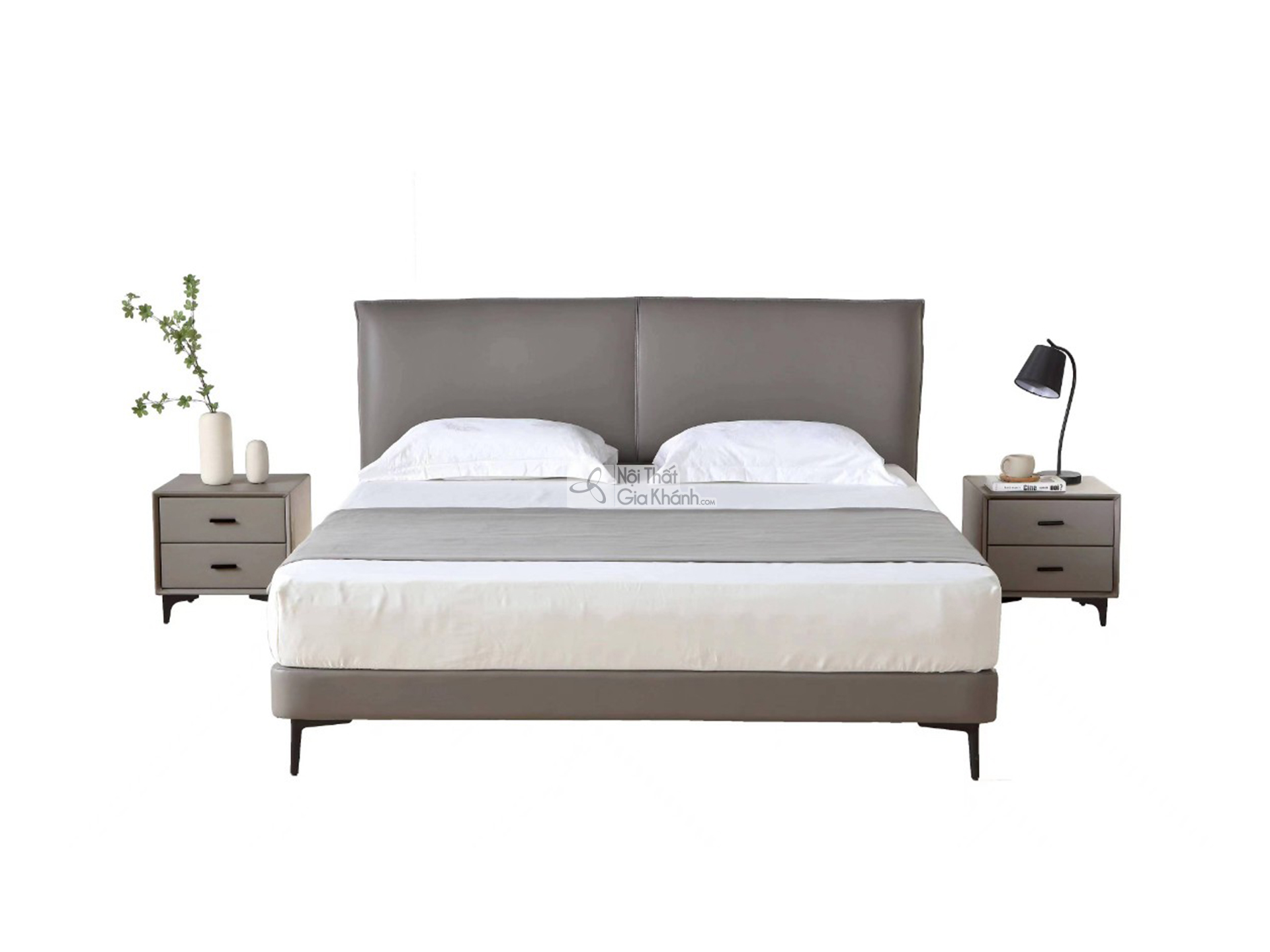 Giường ngủ bọc da GIBJ020-18 phong cách hiện đại, chụp chính diện. Đầu giường cao, bọc da màu xám lông chuột với đường may…