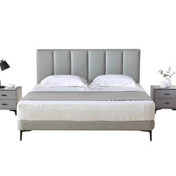 Giường ngủ bọc da hiện đại GIBJ096-18 chụp chính diện trên nền trắng. Đầu giường cao, bọc da màu xám nhạt với các đường ma…