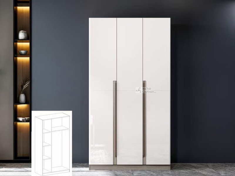 Tủ quần áo 3 cánh hiện đại TU2310-3 được chụp chính diện trong không gian phòng ngủ tối giản. Tủ có bề mặt màu trắng bóng…