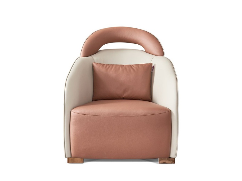 Ghế thư giãn GCQ637 được chụp chính diện trên nền trắng, nổi bật với thiết kế luxury hiện đại. Ghế có phần tựa lưng và tay…
