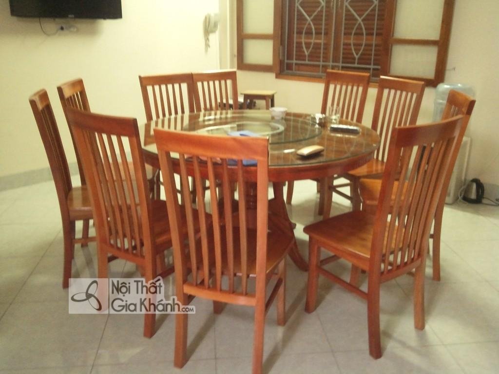 Bàn ăn mặt kính xoay hiện đại