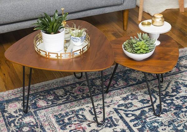 Không gian phòng khách nhỏ hẹp, nên chọn kích thước nhỏ hơn 1 mét Kích thước bàn trà bàn sofa