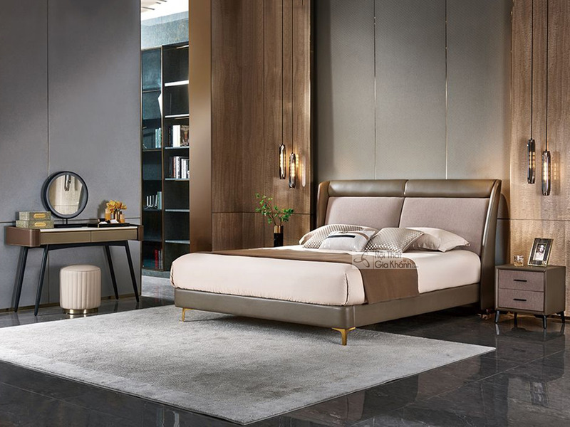 Giường ngủ bọc da GIC026-18 được chụp toàn cảnh trong một phòng ngủ hiện đại sang trọng. Giường có đầu giường cao, bọc da…