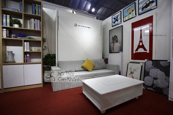 Bàn trà kệ tivi đa năng đi kèm sofa giường thông minh trong phòng khách