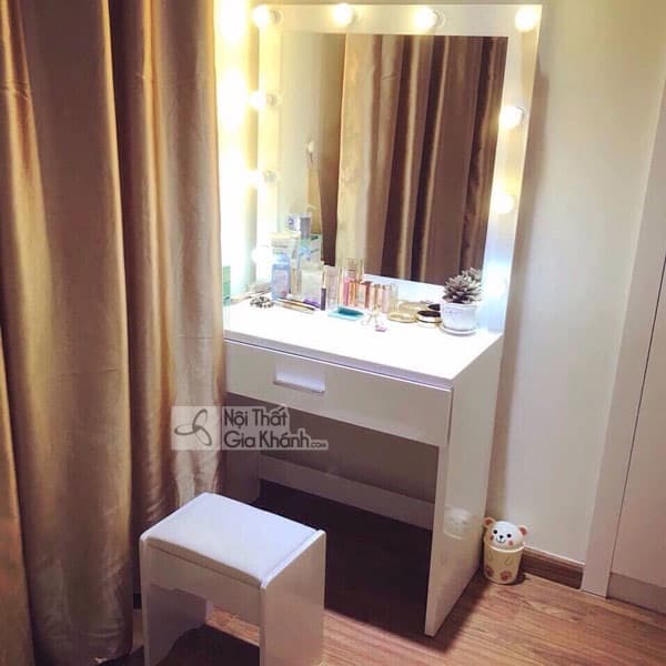 Bàn trang điểm có đèn LED thiết kế đơn giản cho phòng ngủ nhỏ