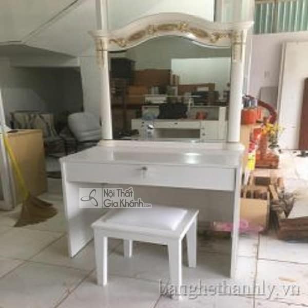 bàn phấn có gương