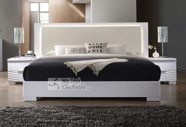 giường trắng gọn gàng cho phòng ngủ hiện đại
