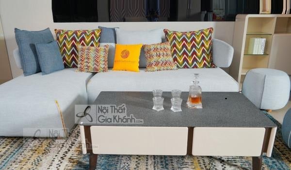 Bộ sofa góc chữ L kết hợp bàn trà màu trung tính cho phòng khách nhỏ