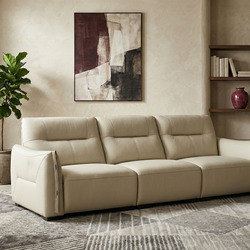 Sofa băng SF-S9007 màu kem nhạt với ba chỗ ngồi, đặt trong không gian phòng khách hiện đại. Bố cục chụp từ góc thấp, cho t…
