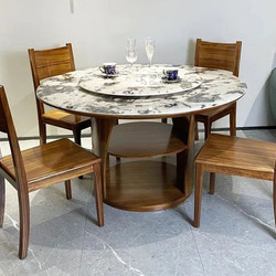 Bộ bàn ăn tròn hiện đại BAT110-135 chụp từ góc chếch, nổi bật mặt bàn đá siêu pha lê vân xám trắng với mâm xoay. Chân bàn…