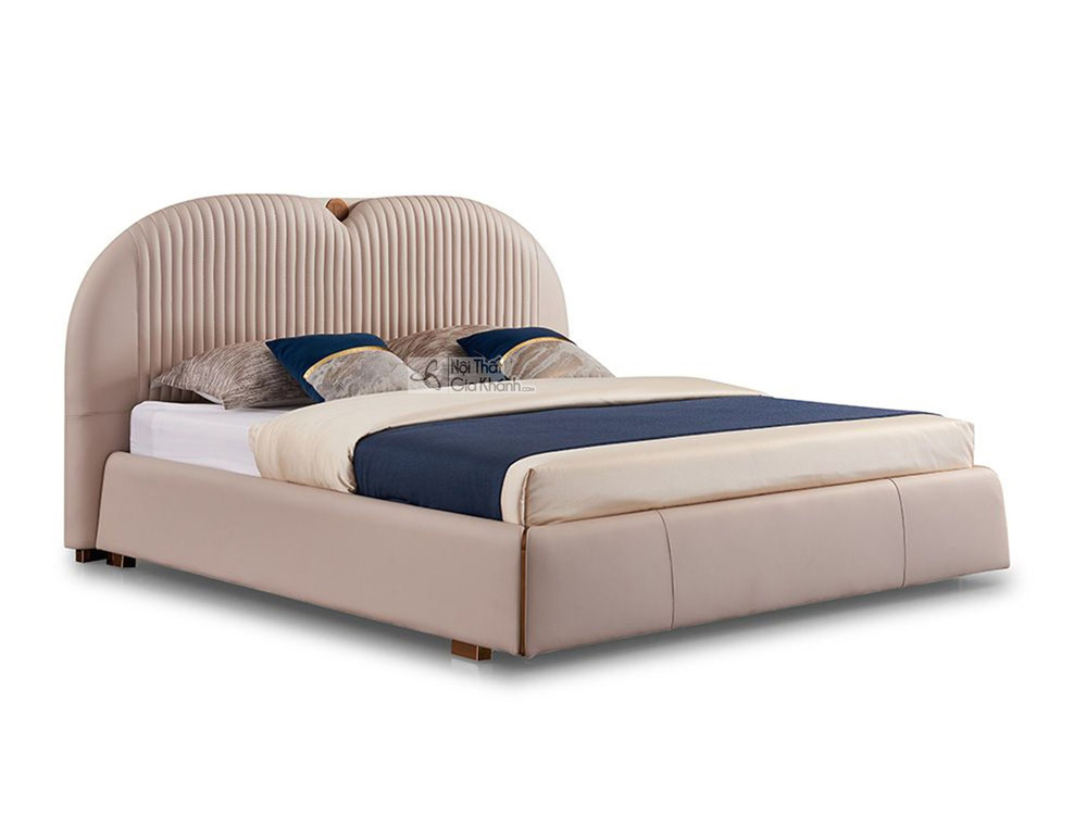 Giường ngủ bọc da Luxury GIJF278-18 được chụp chính diện, hơi chếch sang phải trên nền trắng. Giường có đầu giường cao, bọ…