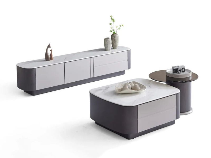 Bộ sản phẩm nội thất phòng khách hiện đại gồm bàn trà đôi và kệ tivi, chụp từ góc hơi cao trên nền trắng. Bàn trà lớn hình…