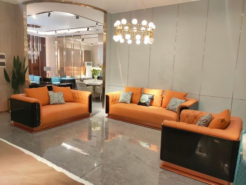 Bộ sofa SFGD16-123 màu nâu cam được bố trí trong không gian showroom Nội Thất Gia Khánh. Gồm một băng dài, một băng đôi và…