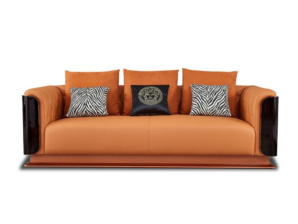 Ghế sofa băng ba SFGD16-123 chụp chính diện trên nền trắng, làm nổi bật đường nét và chất liệu. Bề mặt tiếp xúc bọc da bò…
