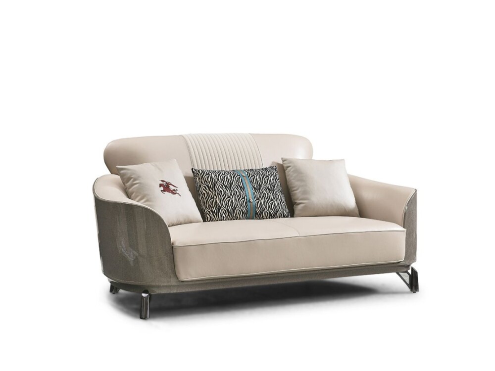 Sofa băng 2 của bộ SBGD17-1123, bọc da cao cấp màu kem ở bề mặt tiếp xúc và vải nhung màu xám ở tay vịn. Lưng ghế có chi t…