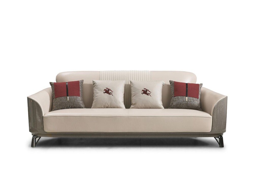 Sofa băng 3 sang trọng từ bộ SBGD17-1123, bọc da màu kem ở phần ngồi và tựa lưng, kết hợp vải nhung màu xám ở tay vịn. Lưn…