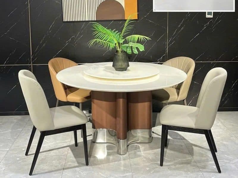 Bàn ăn tròn BAQ606 với mặt đá cẩm thạch tự nhiên màu trắng ngà, tích hợp mâm xoay tiện lợi, đặt trong không gian phòng ăn…