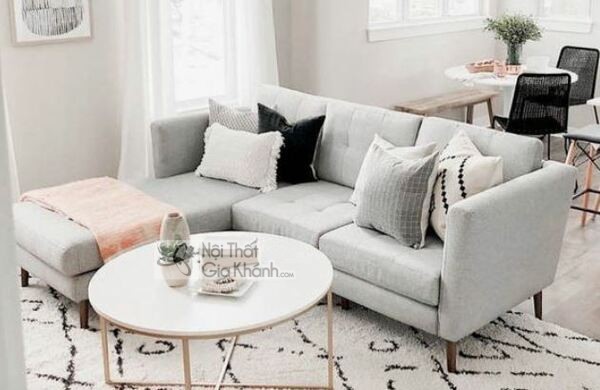 ghế sofa màu trắng kem chân cao