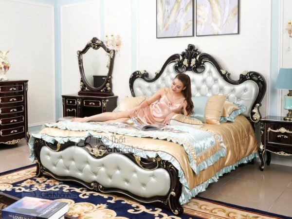 Giường ngủ tân cổ điển khung sơn đen viền vàng, đầu giường và cuối giường bọc da chần nút