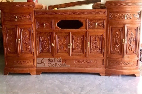 Kệ tivi gỗ hương đỏ chạm khắc kỳ công cho phòng khách phong cách cổ điển