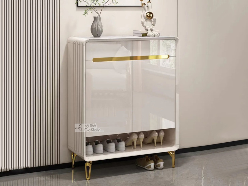 Tủ giày nhỏ gọn TDB501 màu trắng kem, phong cách hiện đại, được chụp chính diện trong không gian tiền sảnh hoặc hành lang…