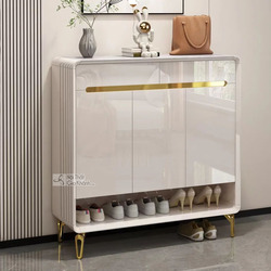 Tủ giày TDB502 màu trắng bóng, được chụp chính diện trong không gian tiền sảnh hiện đại. Tủ có thiết kế tối giản với hai c…