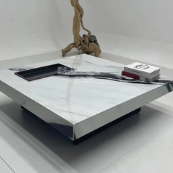 Bàn trà vuông mặt đá nhập khẩu GK08-1M4 được chụp từ góc thấp, tập trung vào mặt bàn và kiểu dáng tổng thể. Mặt bàn bằng đ…
