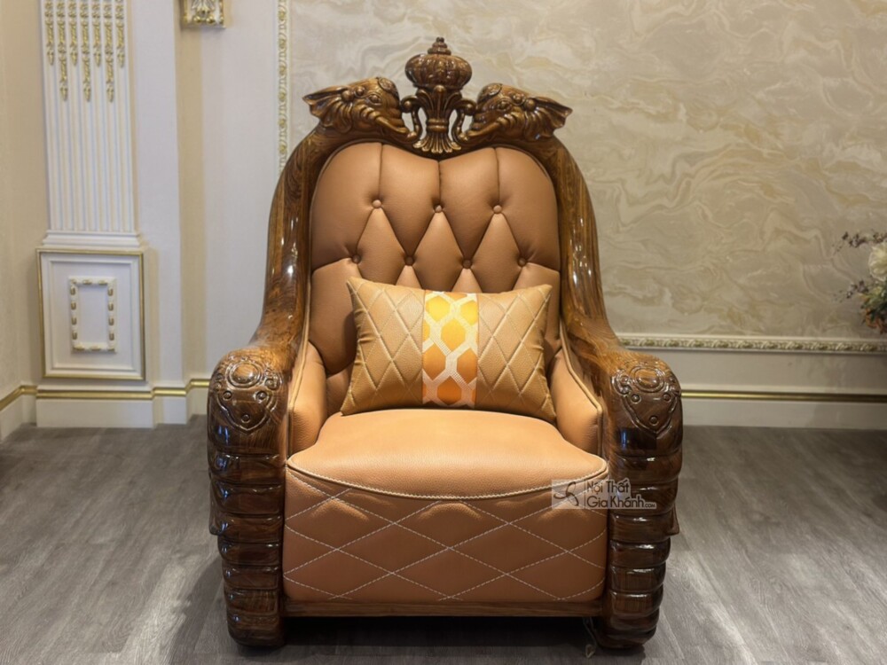 Ghế sofa đơn của bộ SF808-1124, với thiết kế tân cổ điển sang trọng. Khung ghế làm từ gỗ mun tự nhiên chạm khắc hoa văn ti…