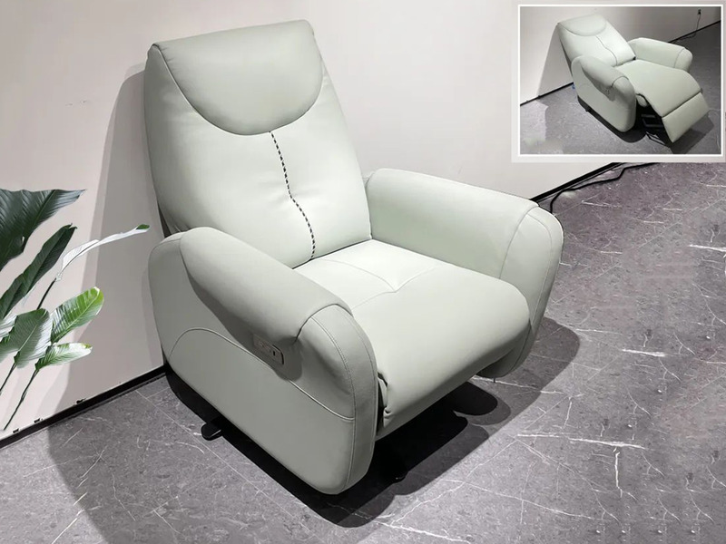 Ghế thư giãn điện E72 màu xanh mint nhạt, chụp từ góc hơi chếch phía trước bên phải, đặt trên sàn gạch xám. Ghế có kiểu dá…