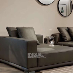 Cận cảnh phần góc phải của bộ sofa SF2202, nổi bật với chất liệu da bò tự nhiên màu xám đậm. Thiết kế tay vịn vuông vắn, đ…