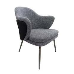 Ghế ăn GAD011 phong cách hiện đại, được chụp từ góc hơi chếch phía trước, nổi bật với đệm ngồi và lưng bọc vải cao cấp màu…
