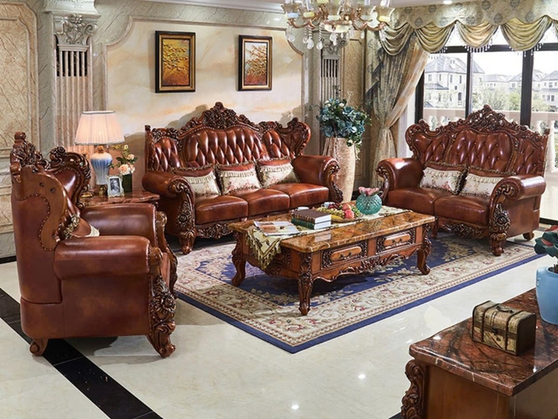 Bộ sofa tân cổ điển SB916-123 được chụp toàn cảnh trong một phòng khách sang trọng, với ba món gồm một băng dài, một băng…