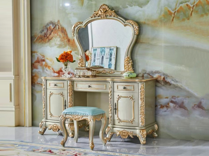 Bộ bàn trang điểm BDZ990-150 phong cách cổ điển Châu Âu, được chụp chính diện trong không gian phòng ngủ sang trọng. Bàn c…