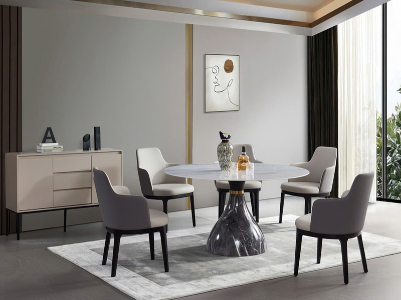 Ảnh chụp tổng thể bộ bàn ăn tròn 6 ghế QTQY219-135 trong không gian phòng ăn phong cách Luxury. Bàn ăn mặt đá nhân tạo màu…