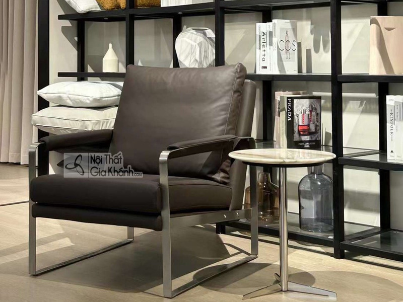 Ghế thư giãn GT1707 màu nâu sẫm, bọc da bò tự nhiên cao cấp, nổi bật với khung và chân ghế bằng thép không gỉ sáng bóng, m…