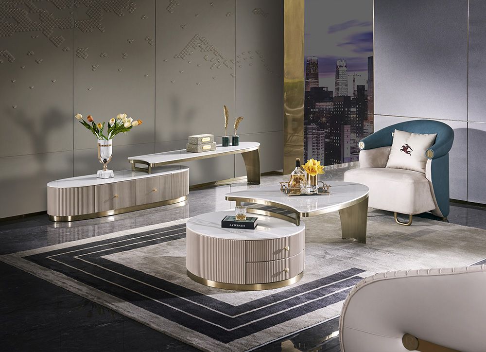 Toàn cảnh bộ nội thất phòng khách luxury với bàn trà BT8809 là trung tâm, đặt trên thảm trải sàn họa tiết hình học. Bàn tr…