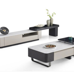 Bộ sản phẩm gồm bàn trà hình chữ nhật và kệ tivi phong cách hiện đại, đặt trên nền trắng. Bàn trà có mặt đá vi tinh thể mà…