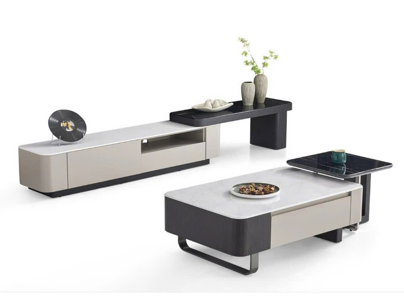Bộ sản phẩm gồm bàn trà hình chữ nhật và kệ tivi phong cách hiện đại, đặt trên nền trắng. Bàn trà có mặt đá vi tinh thể mà…